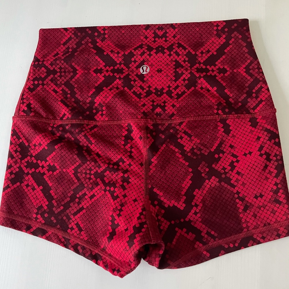 Lululemon boogie short (roll down)